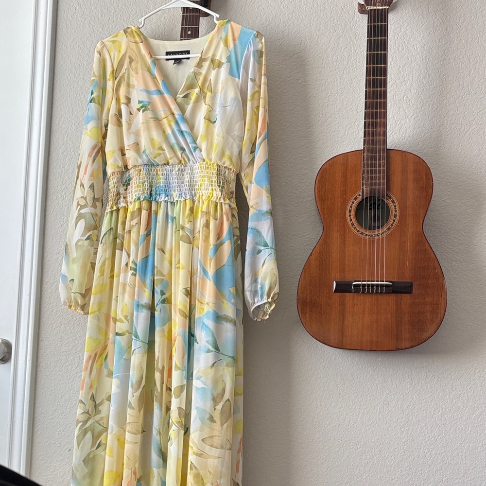Laundry By Shelli Segal Cream Garment